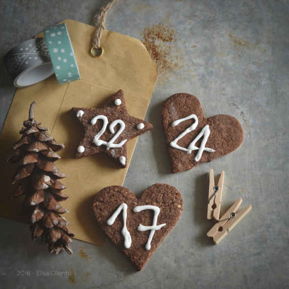 Biscotti decorati per il calendario dell'Avvento