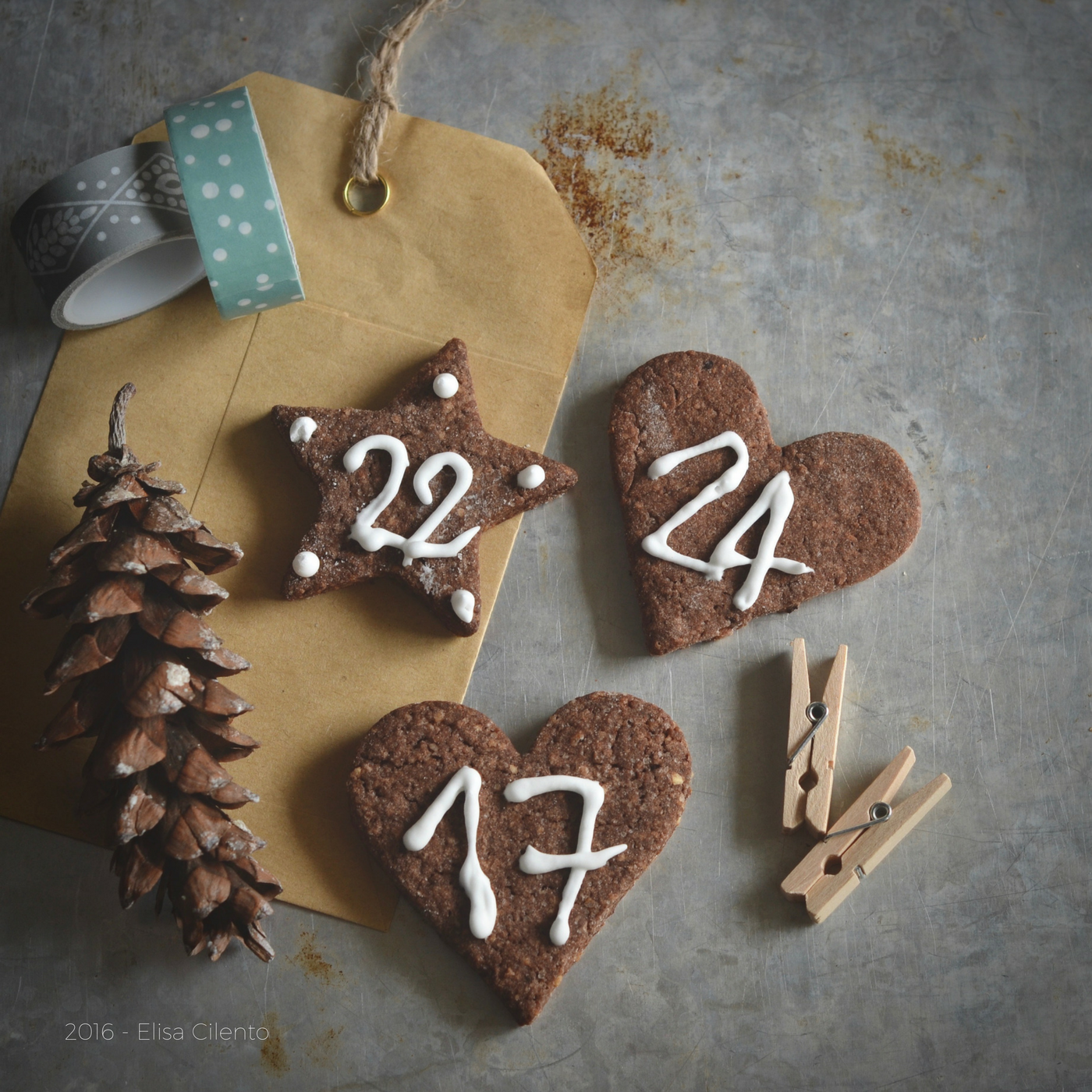 Biscotti decorati per il calendario dell'Avvento