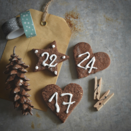 Biscotti decorati per calendario dell'Avvento