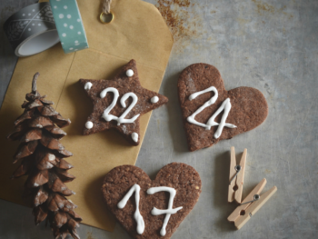 Biscotti decorati per calendario dell'Avvento