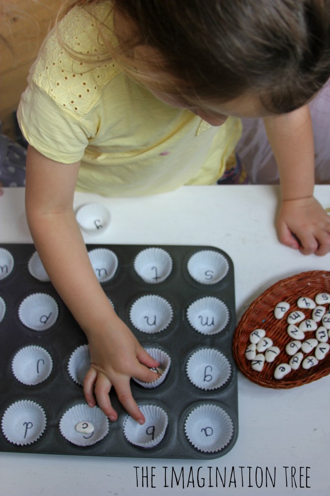 Giochi Montessori fai da te (3-5 anni)  Montessori, Attività per bambini  di 2 anni, Giochi in casa per bambini