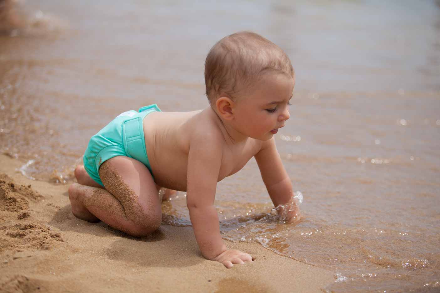 Bambini e neonati al mare: costume o pannolino? Teby! - BabyGreen