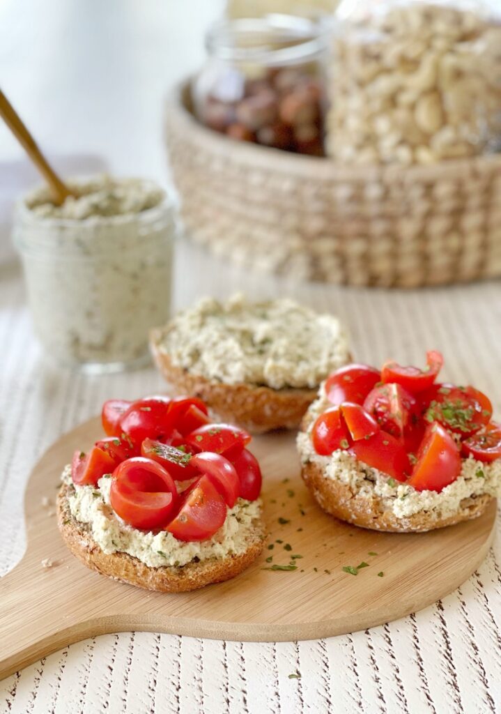 Formaggio spalmabile vegan alle erbe