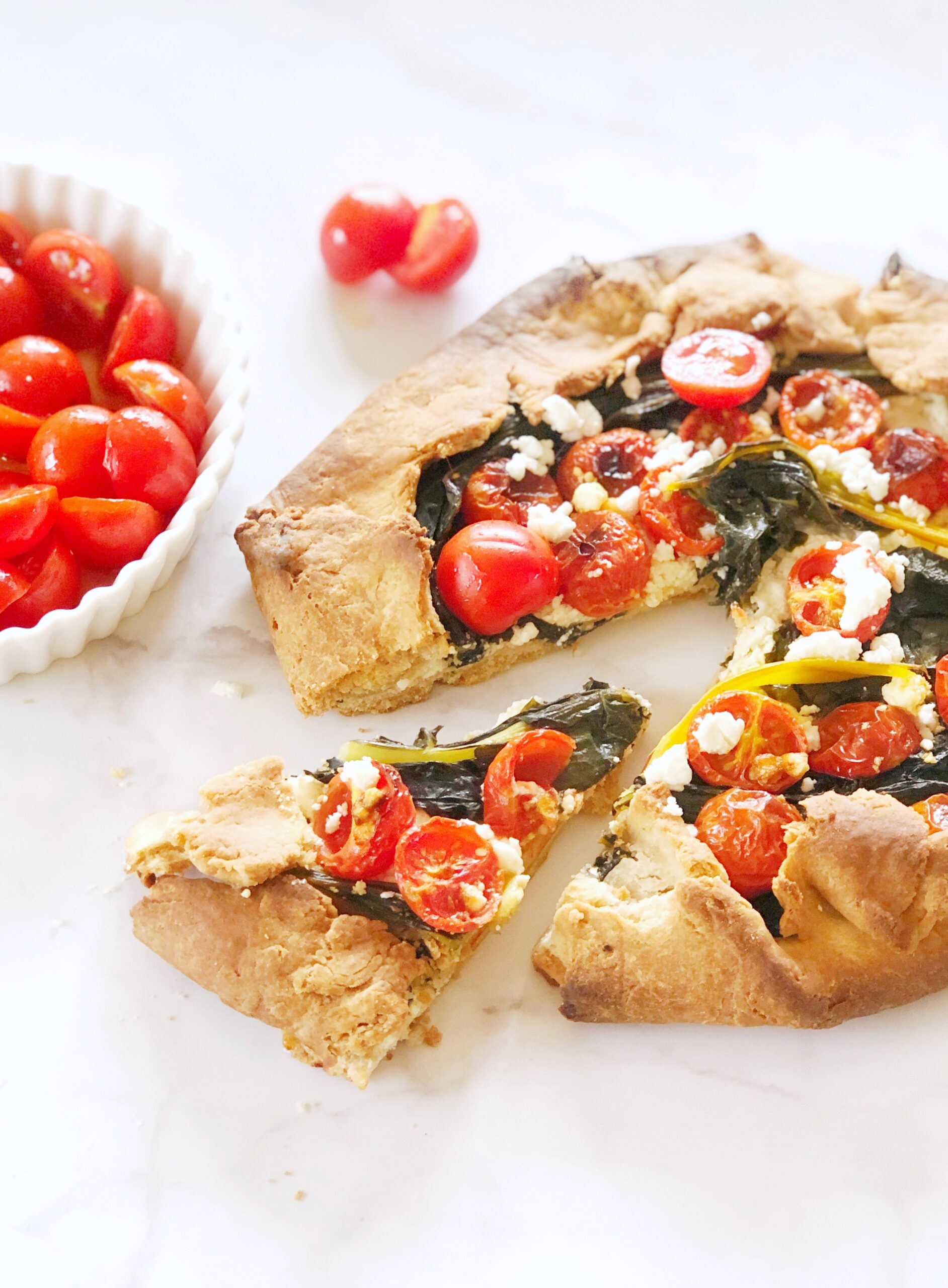 Galette con pomodori, feta e bietole