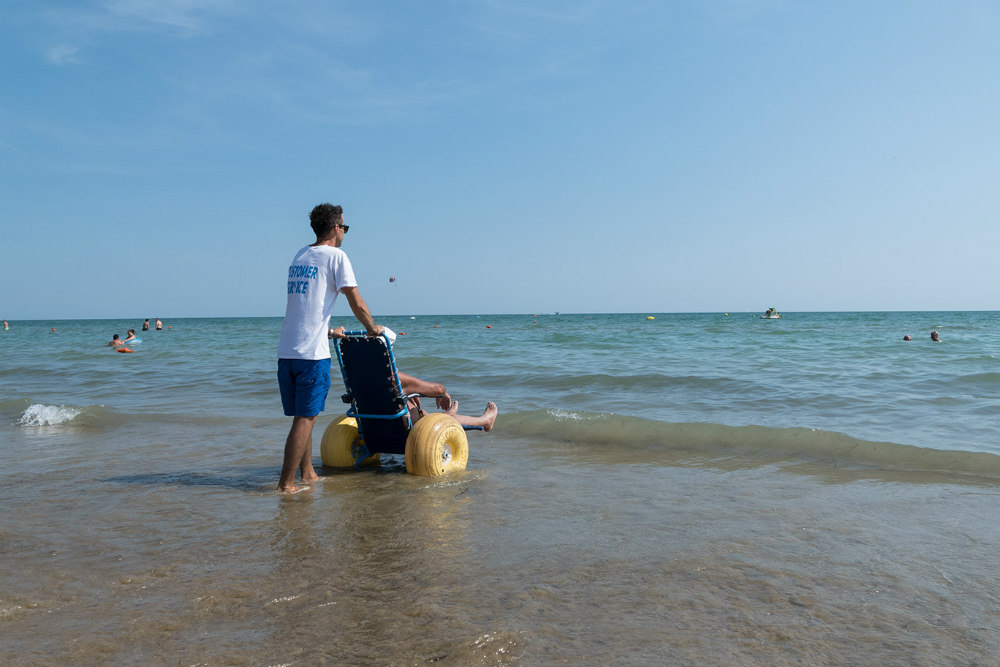 bibione spiaggia accessibile alle carrozzine